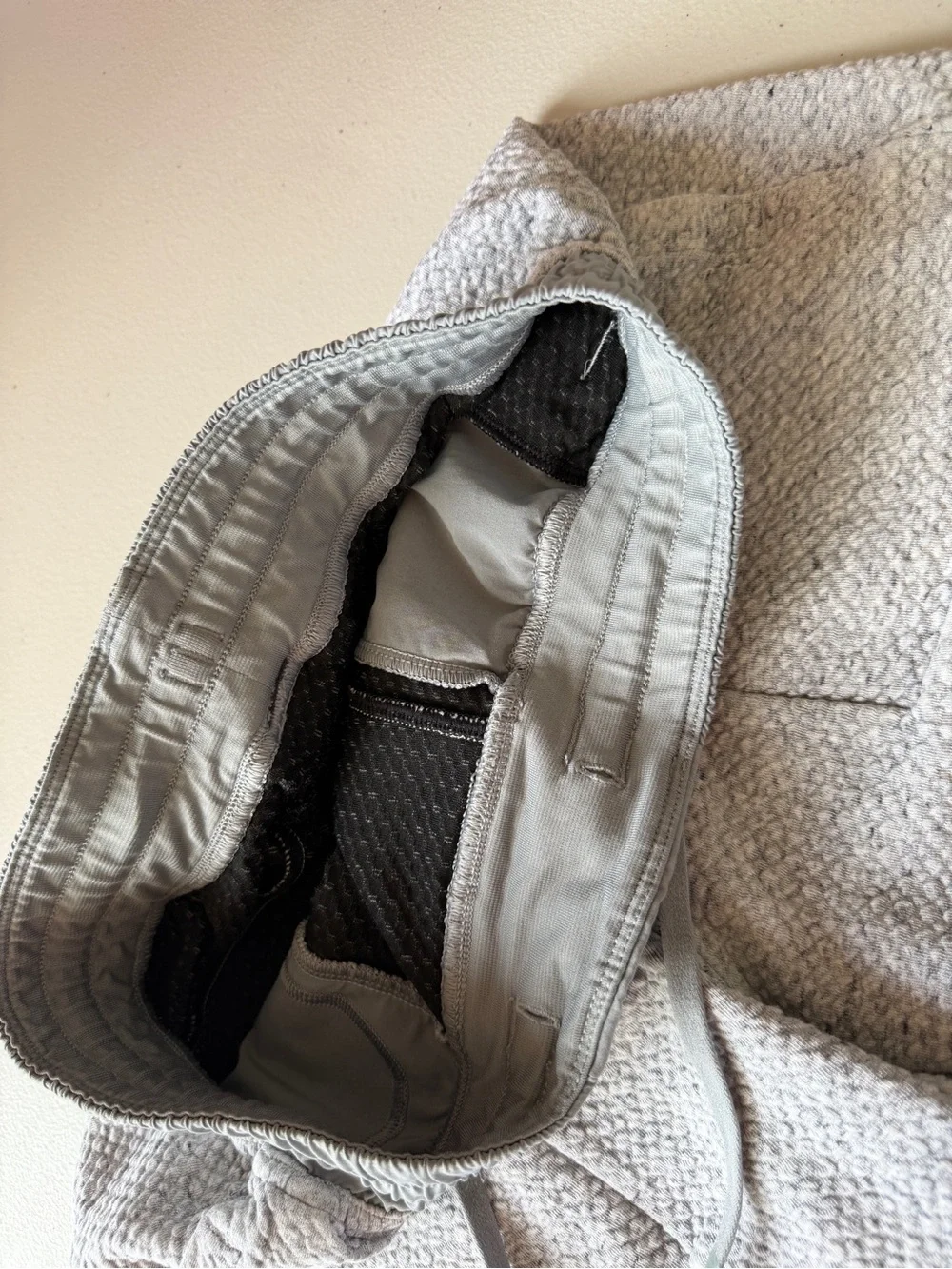 Lululemon mens “Ease The Day Short7” size s